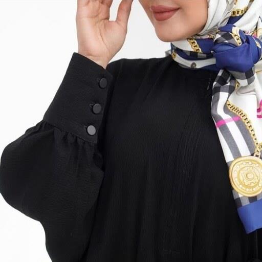مانتو عبا کریشه نسکافه ای قد 140 دارای زیپ مخفی بند تنظیم مچ آستین دکمه دار است